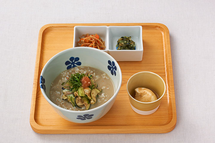 だし茶漬け+肉うどん えんの冷汁。野菜もたっぷり、夏に嬉しい冷たい汁かけごはん