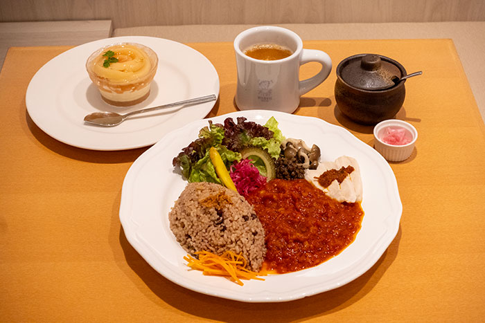 「VISAVIS 薬院店(ヴィザヴィ)」で人気のケーキ付ランチ
