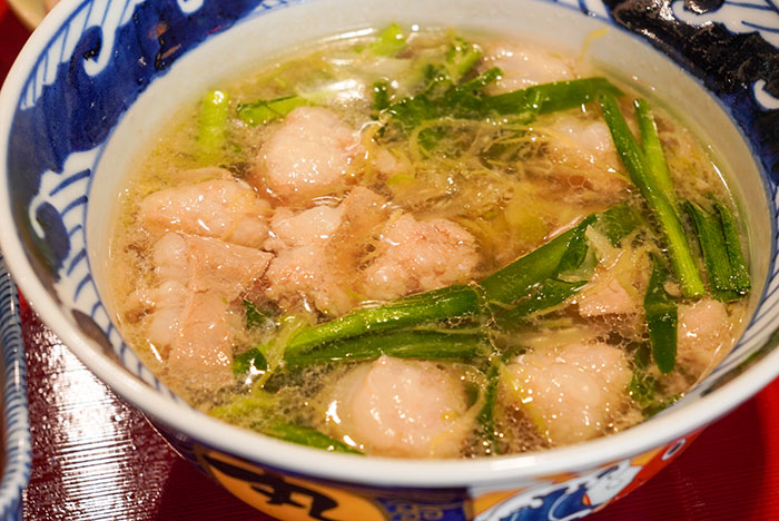 干し貝柱出汁とジョーキュウ醤油で仕上げたスープに、九州野菜と国産牛もつがたっぷり！