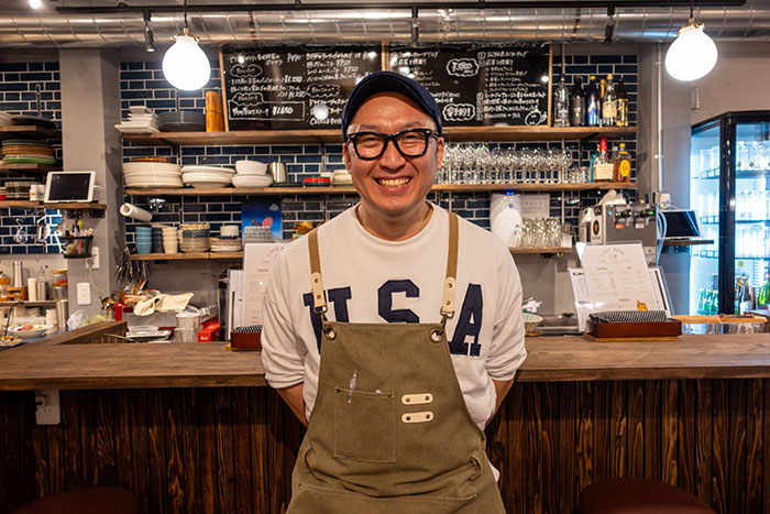 「Home Kitchen COTALO」の店主、宇津江 俊亮さん