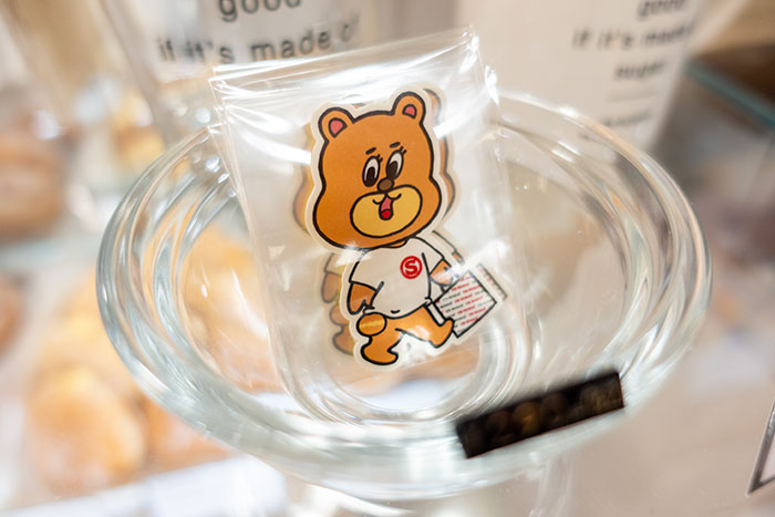 福岡三越店限定デザインのサトーくんステッカー