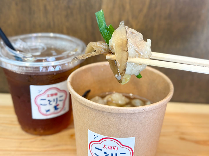 福岡名物・もつ鍋をカップで提供した新感覚食べ歩きグルメ